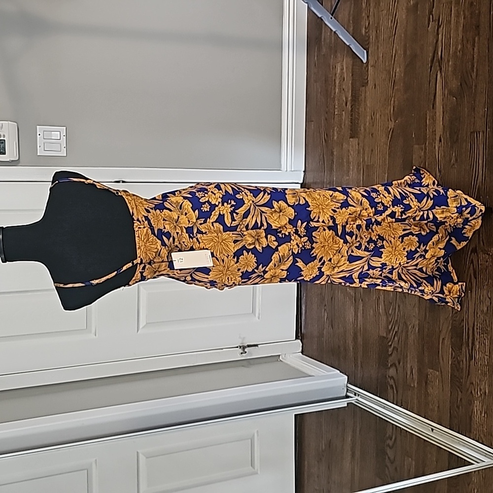 Dress - Picture 2 of 2